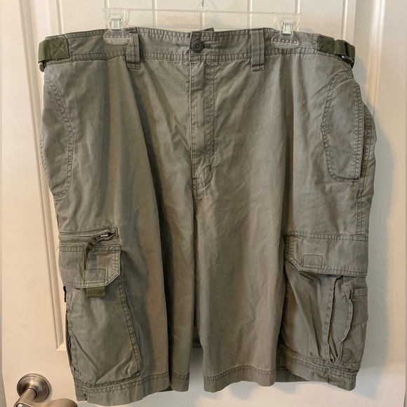 Old Navy Men’s Cargo shorts Green size 40 Belt loops zip front 6 pockets W/flaps - Picture 12 of 12